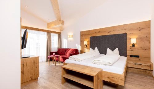 Deluxe Room (2 Adults + 1 Child)