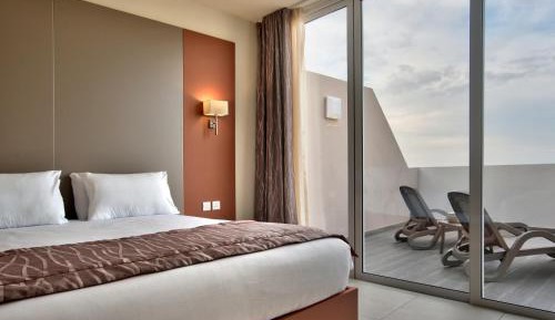 Deluxe Suite with Sea View