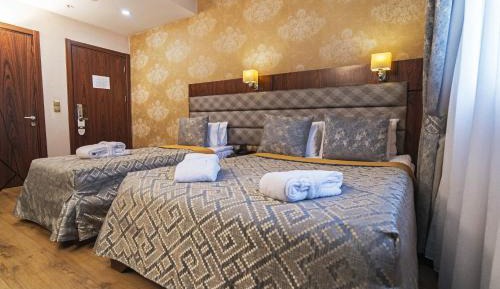 Deluxe Suite with Spa Bath