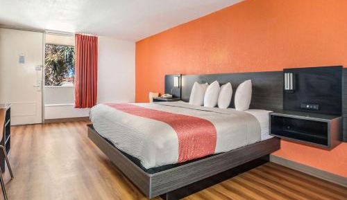 King Room - Disability Access - Non-Smoking