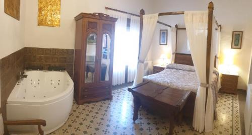 Deluxe Suite with Spa Bath