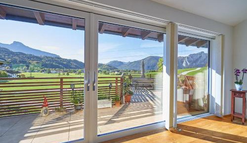 Apartment with Mountain View