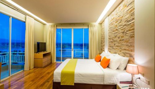 Deluxe Suite King Bed 