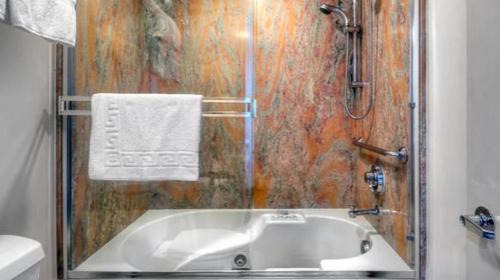 King Suite with Spa Bath