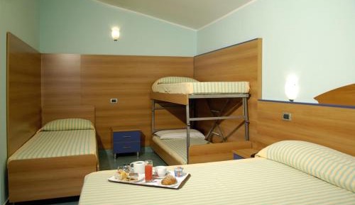 Family Room (2 Adults + 2 Children)