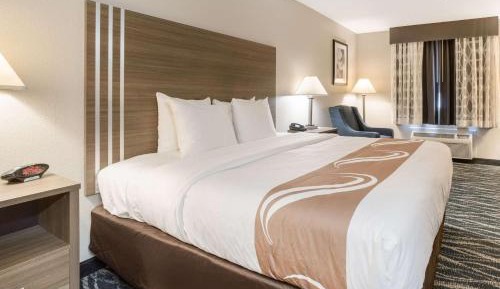 King Suite with Spa Bath - Non-Smoking