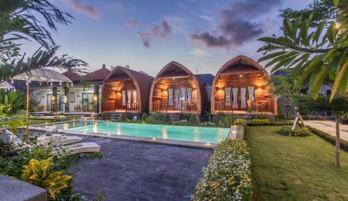 Bungalow with Garden View