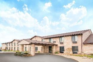 Queen Room with Roll-In Shower - Mobility Accessible/Non-Smoking