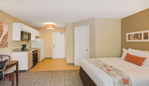 Standard Queen Room - Non-Smoking