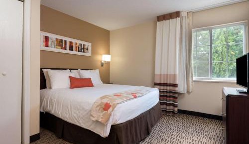 Queen Suite with Sofa Bed - Non-Smoking