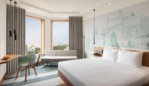 Superior King Room with City View 