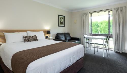 Classic Queen Studio