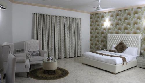 Deluxe Family Room