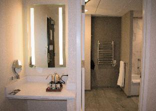 Accessible King Room with Lake View 