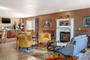 Queen Suite with Two Queen Beds - Non Smoking
