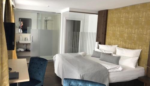 Deluxe Double Room with Shower