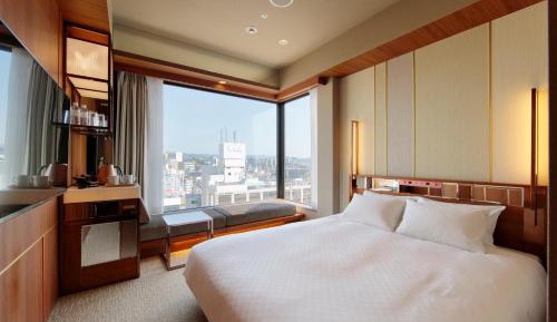 Corner Queen Room - Non-Smoking