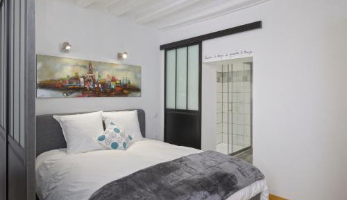 Apartment with Shower