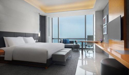 Luxury Club Room, 1 King Bed, City View