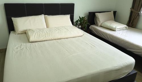 Quadruple Room with Private Bathroom