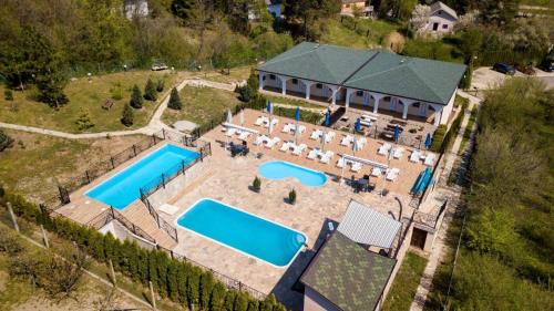 Deluxe Double Room (2 Adults + 1 Child)