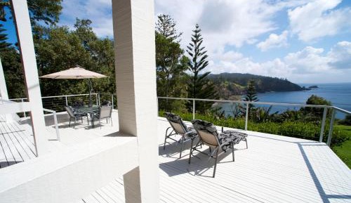Two-Bedroom House with Ocean View & Free Car Hire