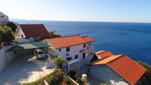 Studio Apartment with Terrace and Sea View