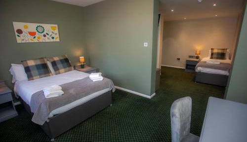 Family Room (2 Adults + 1 Child)