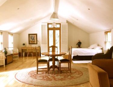 Deluxe Room (2 Adults + 1 Child)