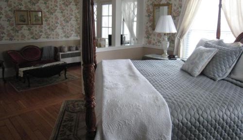 King Suite with Private Bathroom