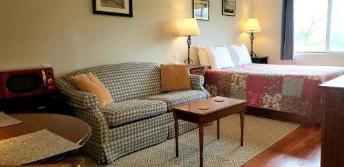 Standard Queen Room