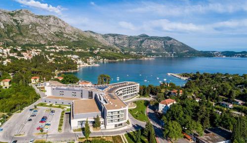 Studio Apartment with Pool View