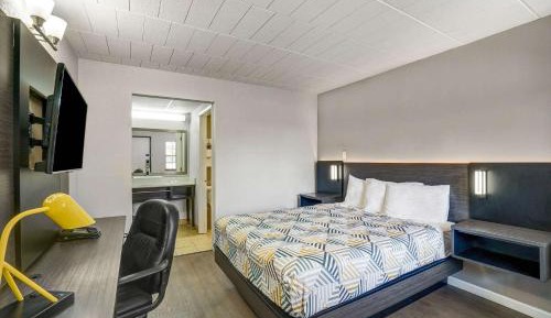 Queen Room - Non-Smoking