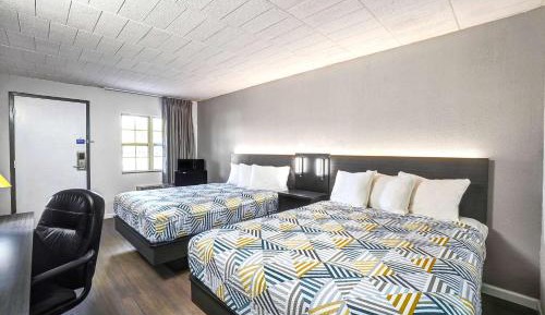 Deluxe Queen Room with Two Queen Beds - Non-Smoking