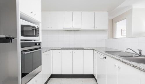 One-Bedroom Apartment - Weekly Housekeeping