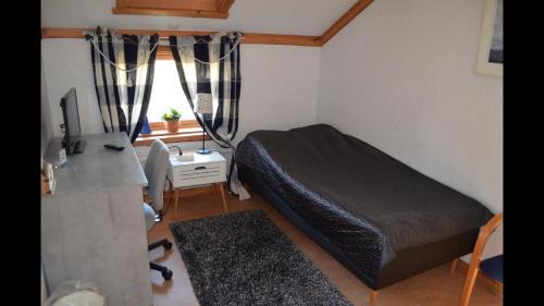 Single Room with Shared Bathroom