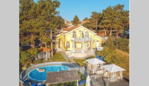 Deluxe Villa
