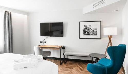 Privilege Queen Room