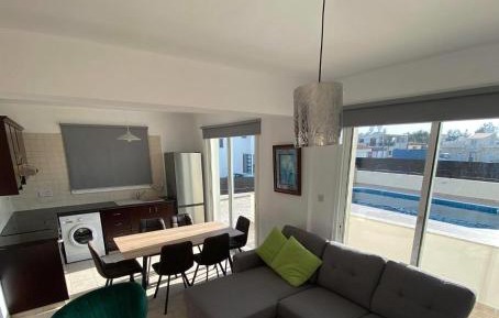 Apartment with Pool View 