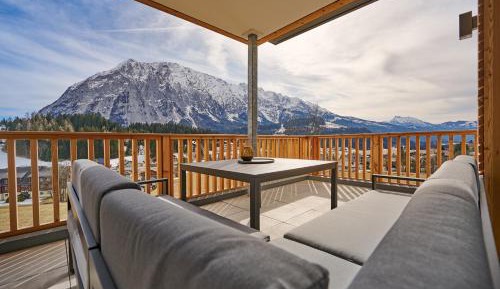 Apartment with Mountain View