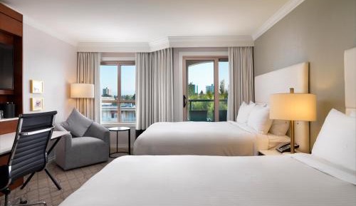 Signature Victoria Room: Two Queen Beds