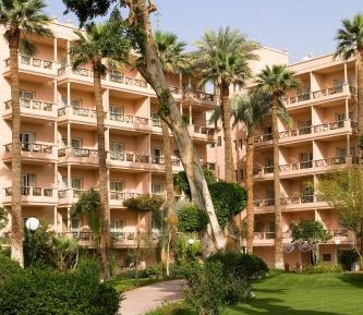One-Bedroom Prestige King Suite with Balcony and Garden View