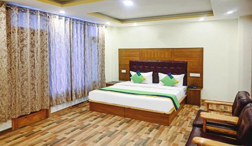 Deluxe Room with Balcony and Valley View