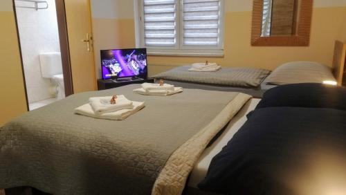 Economy Triple Room