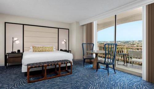 Traditional King Guestroom
