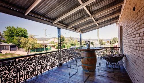One-Bedroom Apartment with Balcony