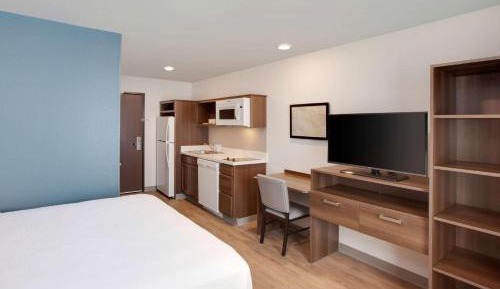 Queen Room  with Roll-In Shower - Disability Access/Non-Smoking