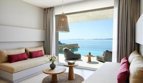 One Bedroom Family Suite Private Pool 