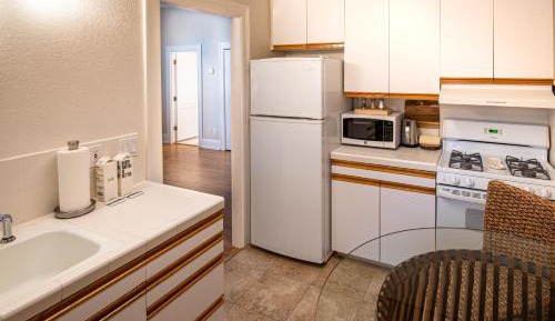 Deluxe King Studio with Kitchen - 118B