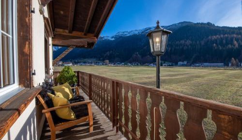 Apartment with Mountain View